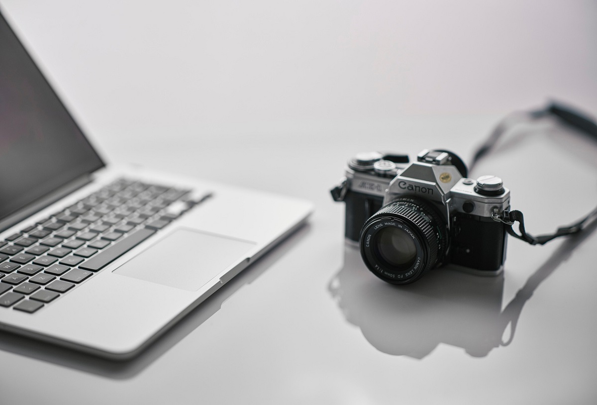 Laptop untuk Fotografer, Perhatikan Kecepatan Pindahkan File