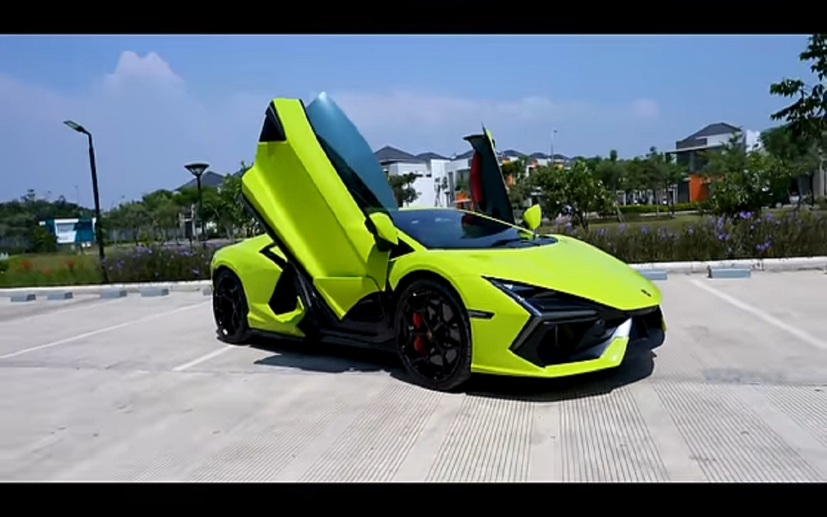 Lamborghini Revuelto: Mobil Super dengan Teknologi Hybrid Pertama di Indonesia