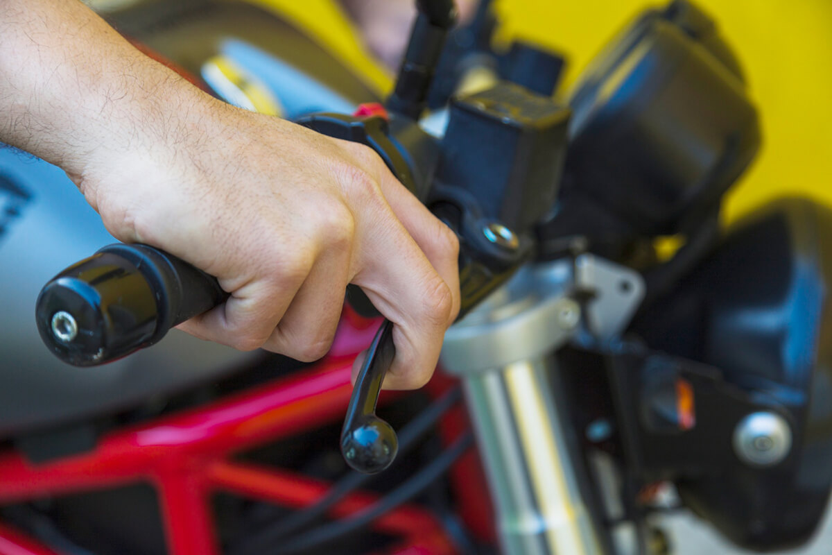5 Langkah yang Dapat Dilakukan Dalam Merawat Komponen Saklar Starter Pada Sepeda Motor!