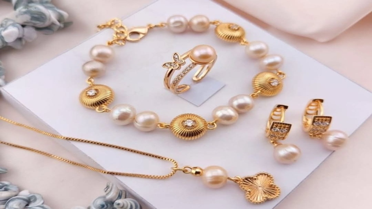Perpaduan Emas dan Mutiara, Rahasia Tampil Hangat dan Elegan dalam Satu Sentuhan