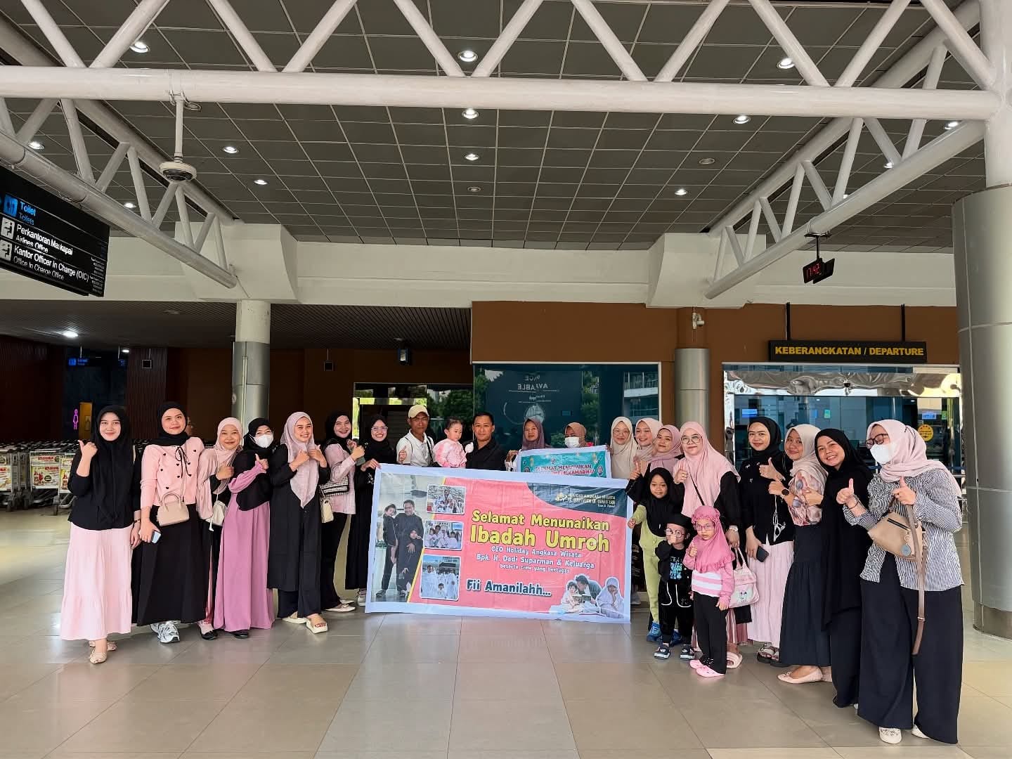 CEO Holiday Angkasa Wisata Umroh Private VIP Bersama kedua Putri nya Raisya dan Rania beserta Staff