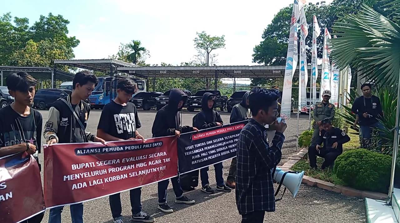 Aktivis Pemuda PALI Gelar Aksi Tuntut Pertanggungjawaban Kasus Keracunan Pelajar Ikut MBG