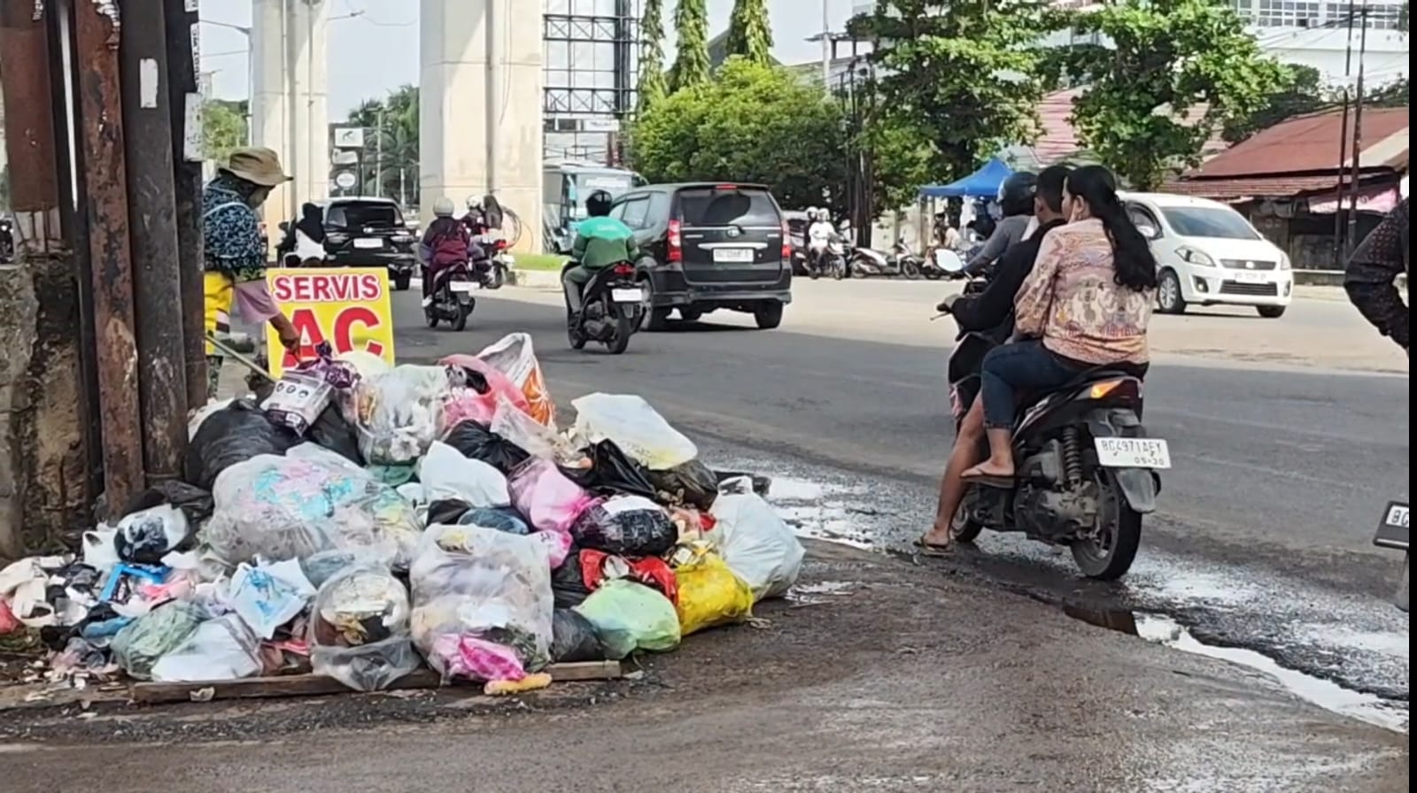Warga Palembang Dukung Penegakan Sanksi Buang Sampah Sembarangan 