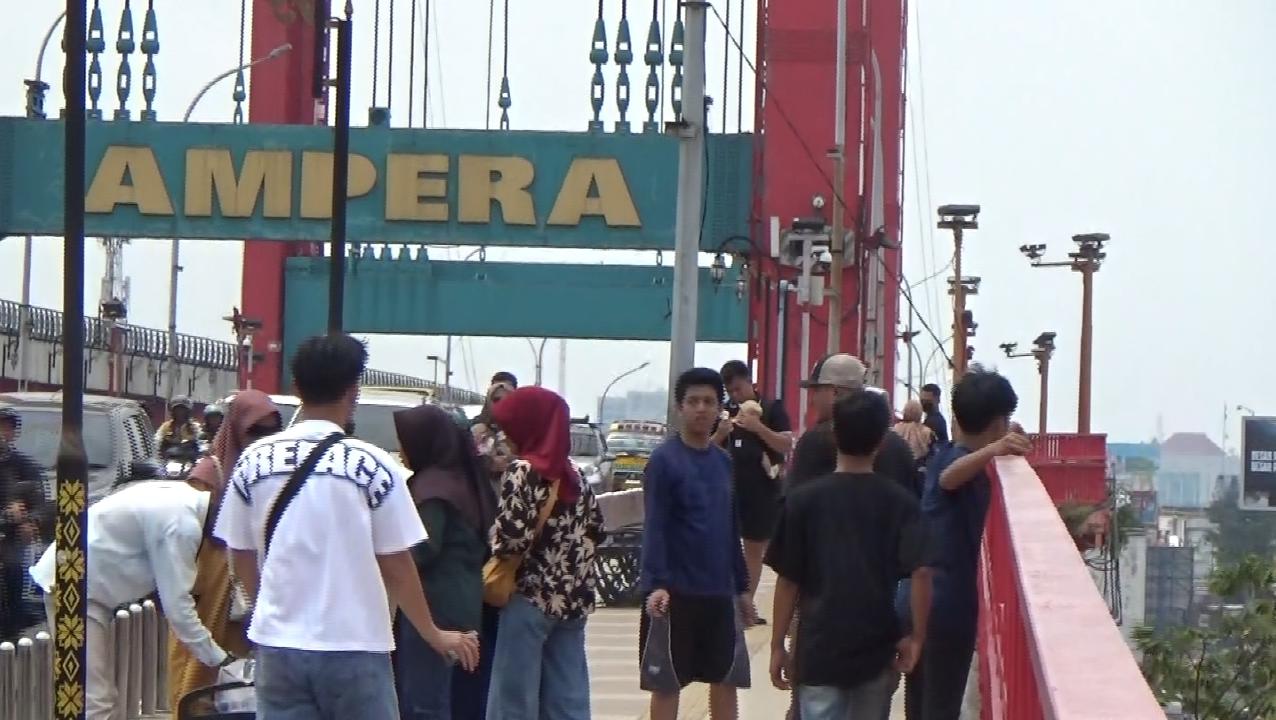 Bukan Sekadar Ikon,Jembatan Ampera Jadi Spot Foto Favorit dari Luar Palembang