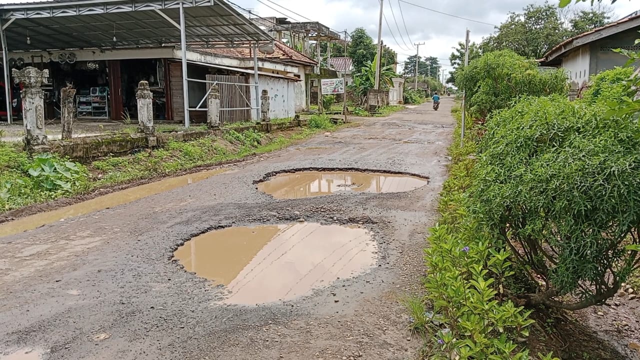 Sudah Tahun 2025, Jalan masih Tergenang dan berlubang 