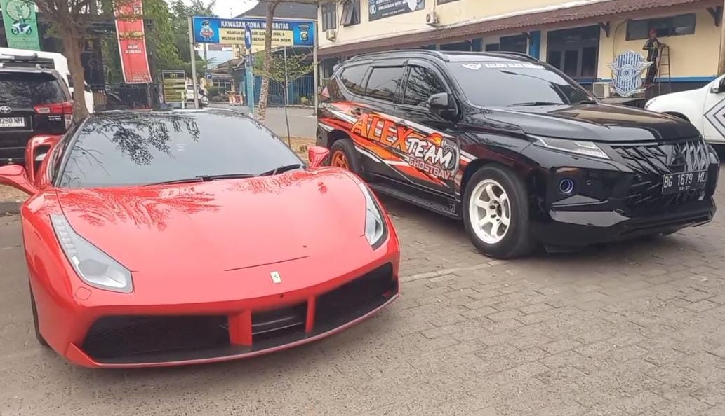 Ferrari Vs Pajero Sport Terlibat Adu Kecepatan di Jalanan Kena Tilang dan Diamankan di Polrestabes Palembang