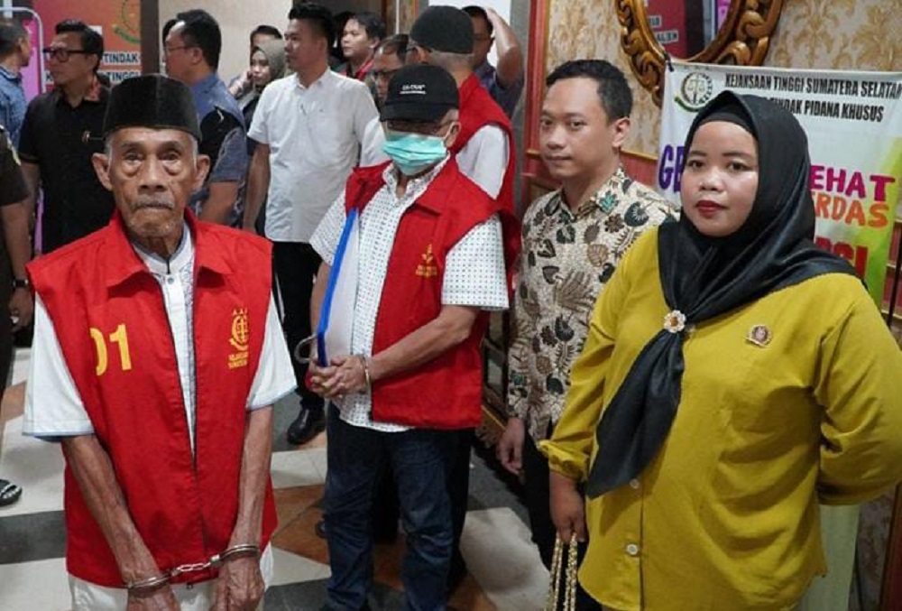 Kejati Sumsel Tahap ll Harobin Mustofa CS  dan Barang Bukti Korupsi Penjualan Aset Yayasan Batanghari Sembilan