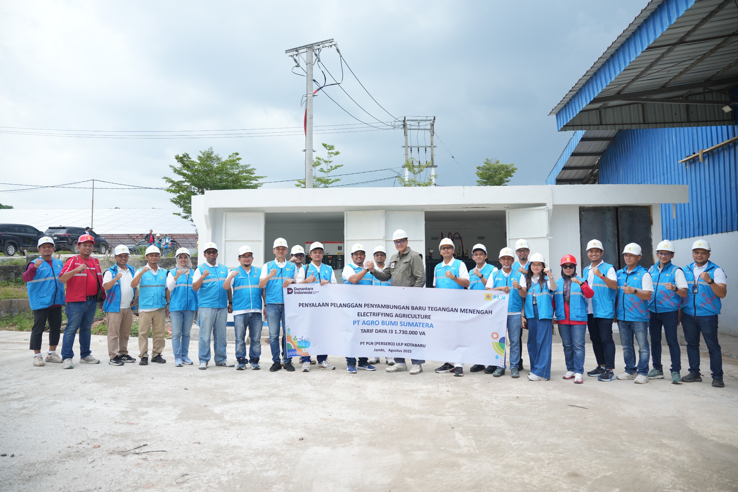 Semarak Kemerdekaan! PLN UP3 Jambi Energize Electrifying Agriculture 1.730 kVA untuk PT Agro Bumi Sumatera