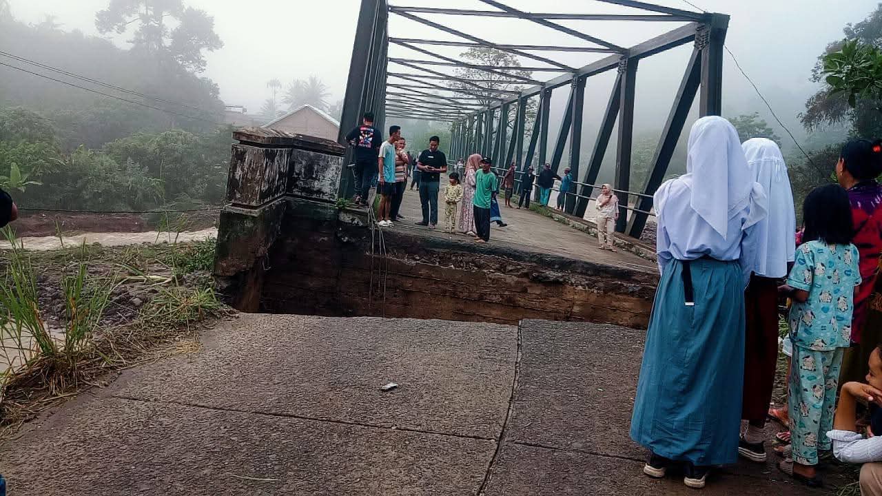 Luapan Sungai Teriti Sebabkan Jalan Amblas dan Dua Jembatan Putus di OKU Selatan