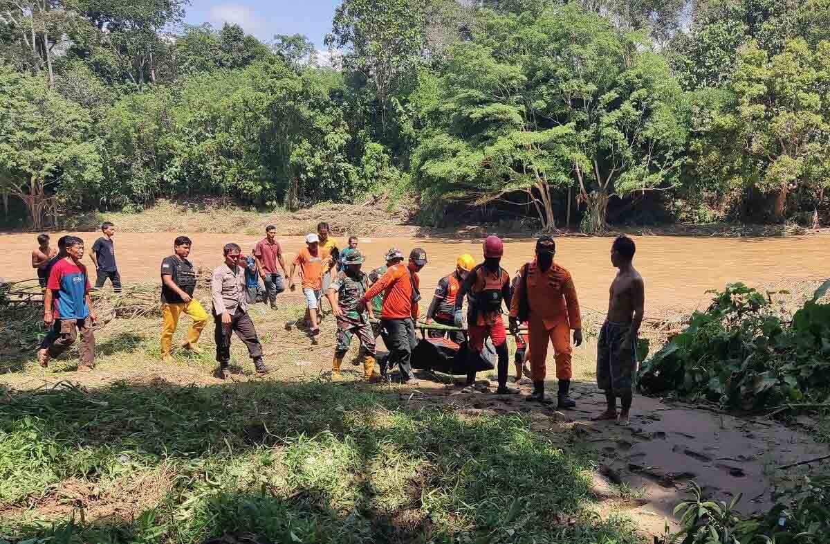 Basarnas Palembang Temukan 1 dari 4 Orang Korban Terseret Banjir Bandang di Kabupaten OKU