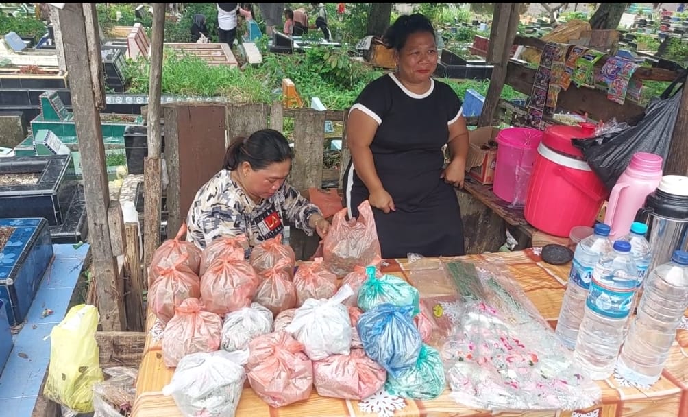 Jelang Ramadan, Penjualan Bunga Tabur di TPU Puncak Sekuning Menurun