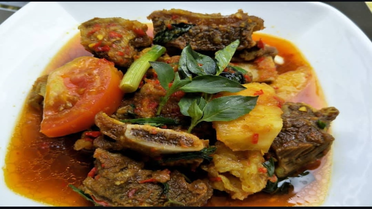 Pindang Tulang Iga Sapi Khas Palembang, Kuah Segar Kaya Rempah
