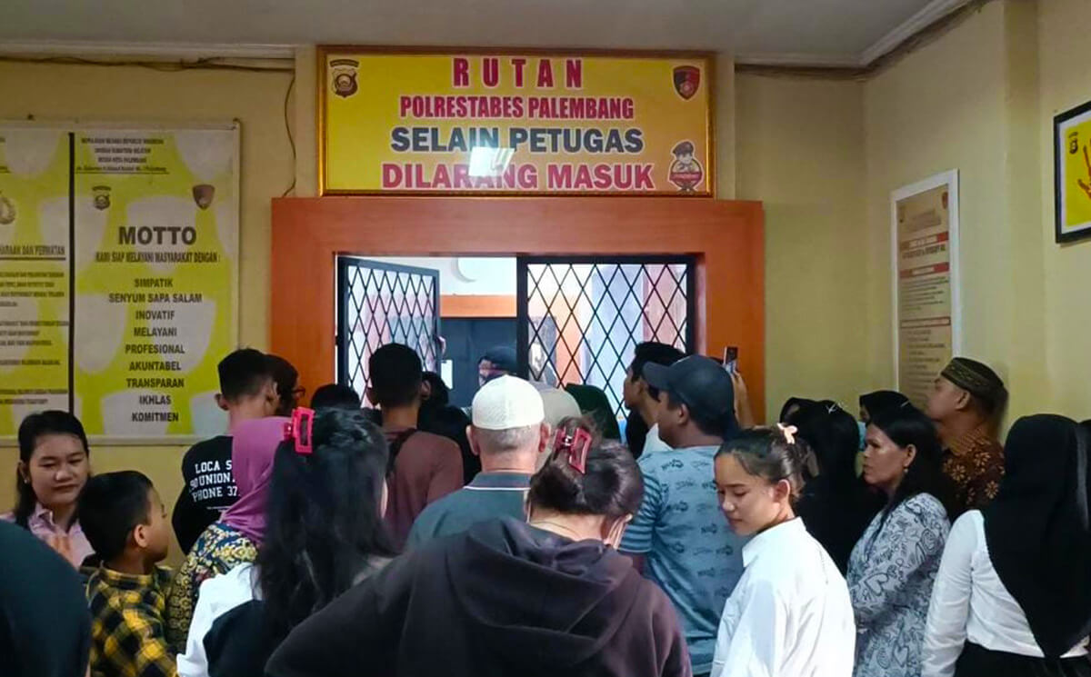 Puluhan Pengunjung Padati Rutan Polrestabes Palembang di Hari Kedua Iduladha 1445 Hijriah