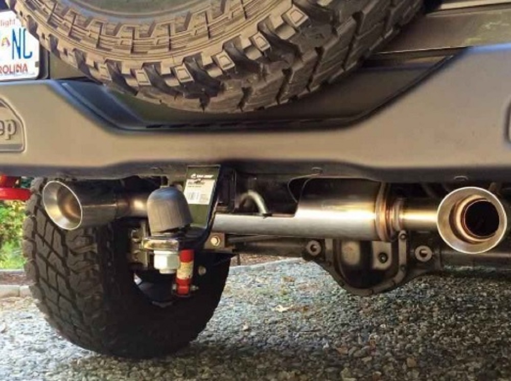 Bukan Mesin Jet, Cuma Jeep dengan Knalpot Baru yang Bikin Geger Gang!