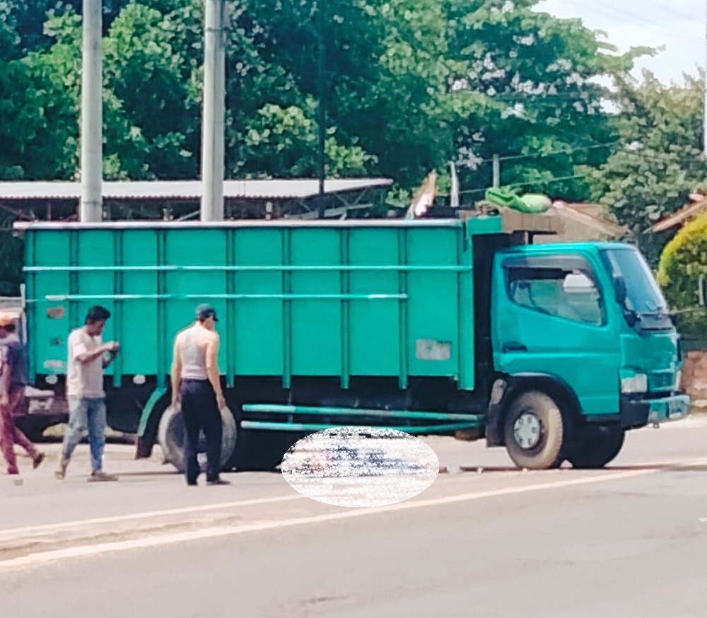 Truk Putar Balik Tabrak Pemotor di Indralaya, Korban Alami Luka Berat