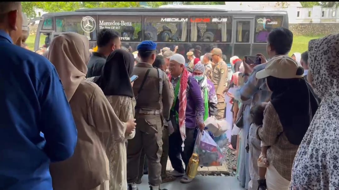 Kepulangan Jamaah Haji Asal Bumi Serepat Serasan Disambut Haru dan Penuh Kekeluargaan