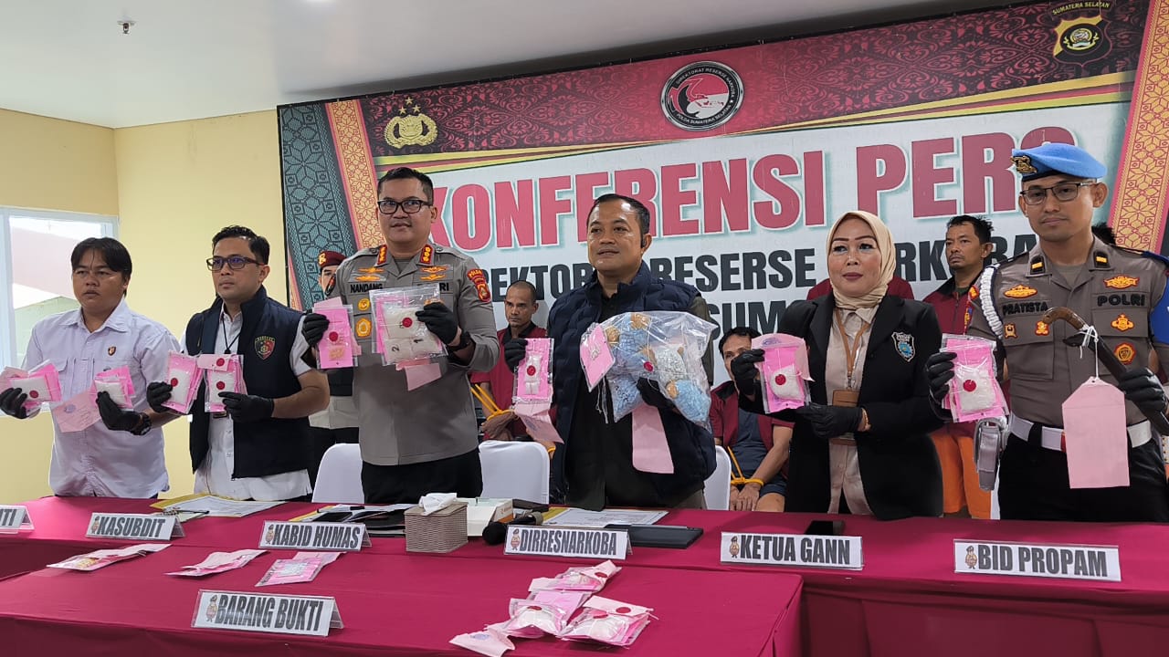 Polda Sumsel Ungkap Ratusan Kasus Narkoba, Puluhan Kilogram Sabu Disita & 3 Pelaku Ditembak