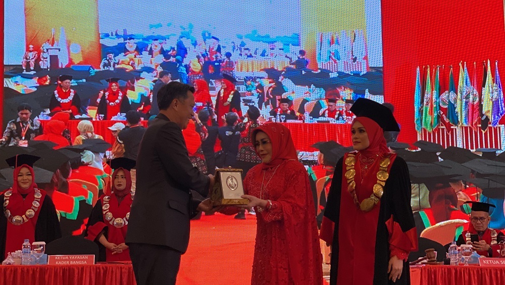 UKB Gelar Wisuda ke-22: 637 Lulusan Siap Mengabdi dan Berkarya untuk Negeri