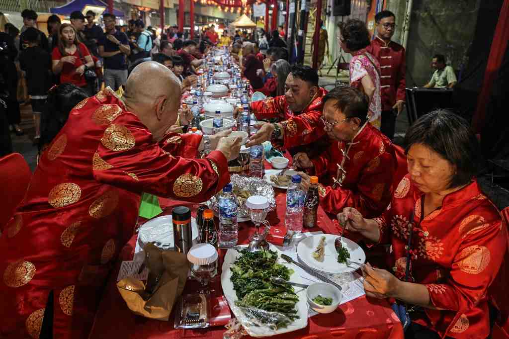 Tradisi Tuk Panjang: Merayakan Toleransi dan Budaya Semarang di Tahun Baru Imlek