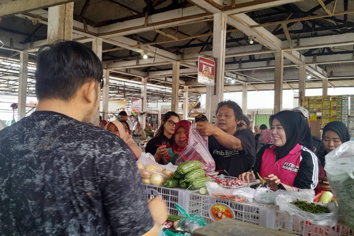 Blusukan ke Pasar Maskarebet, Fitrianti Agustinda Akan Upayakan Harga Pangan Stabil