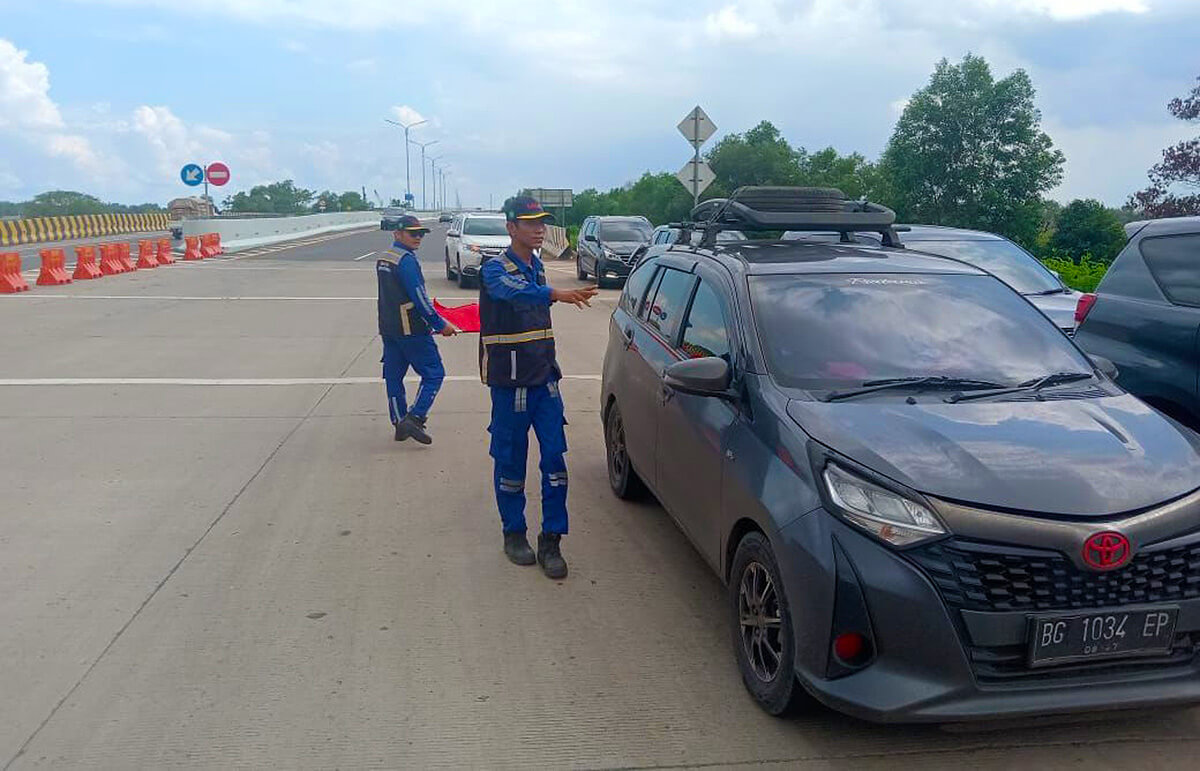 Libur Panjang, Kendaraan Melintas di Tol Keramasan Menuju Lampung Meningkat