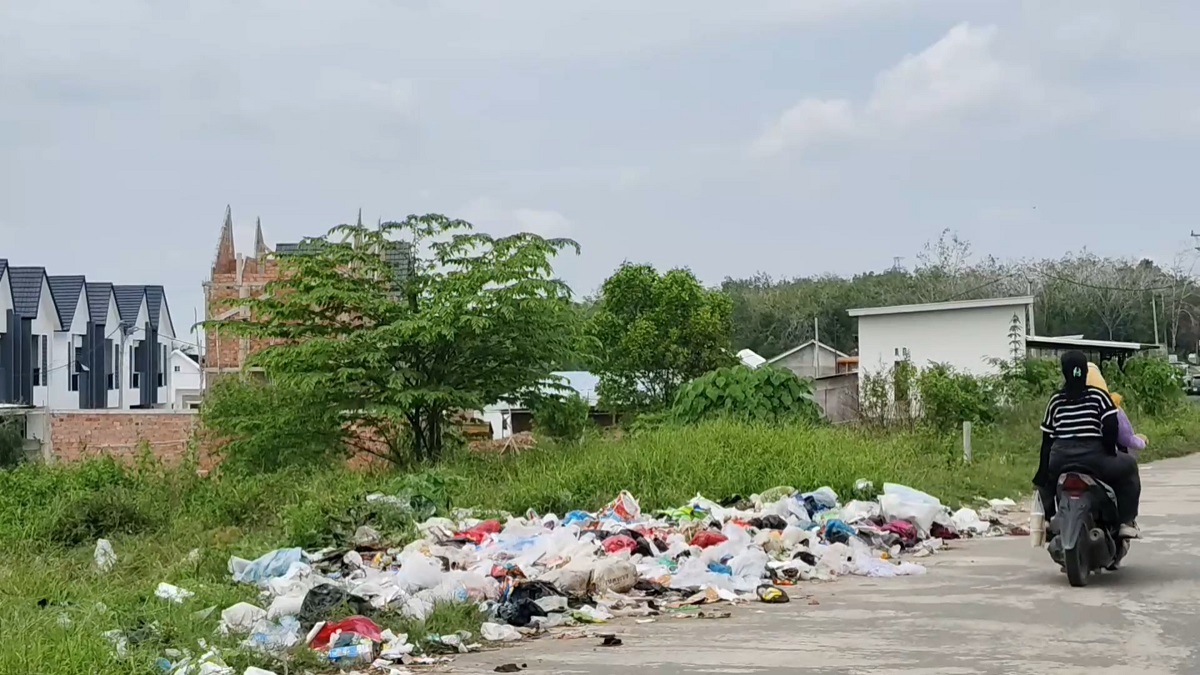 TPS Liar di Tanjung Barangan Bikin Warga Resah, Sampah Menumpuk
