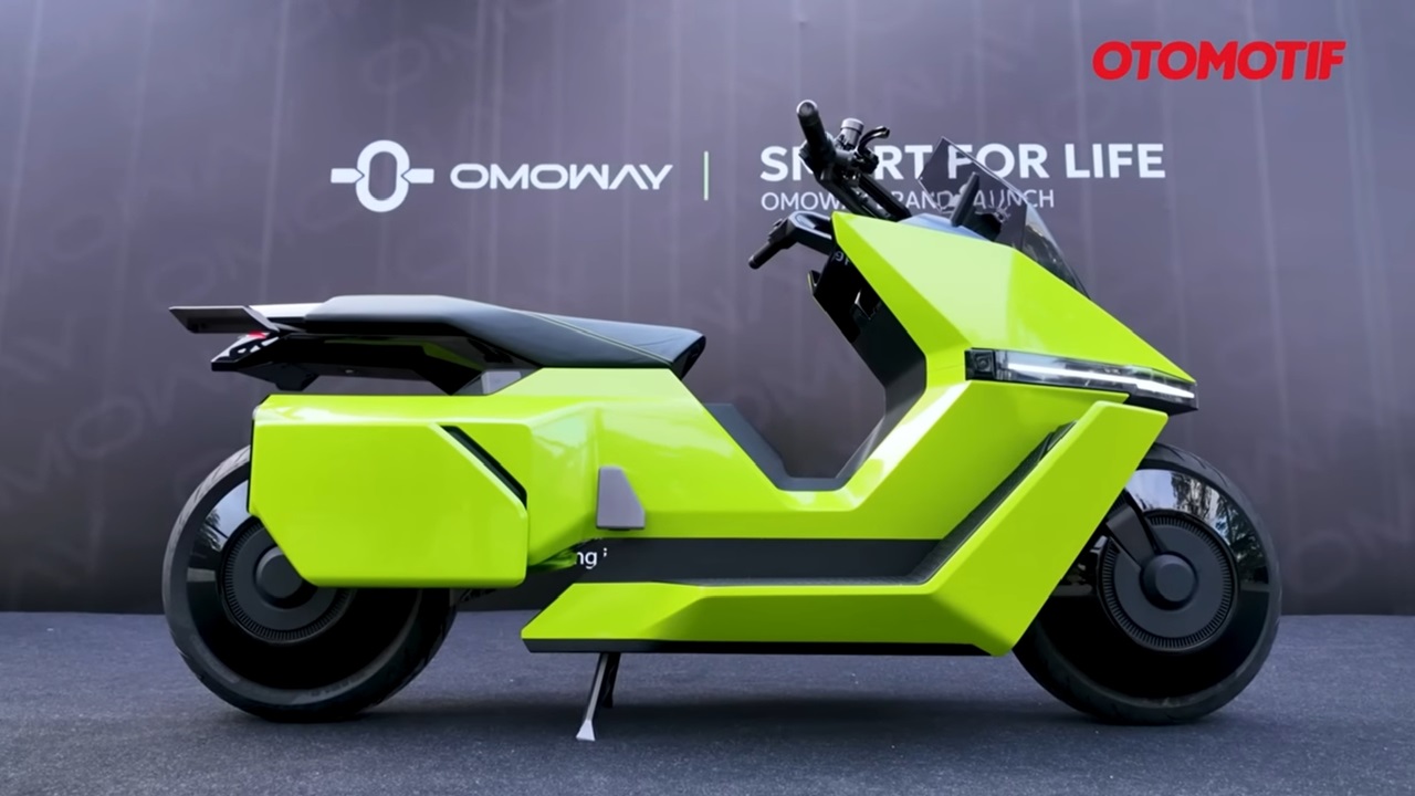 Motor Listrik Omoway X: Revolusi Kendaraan Masa Depan yang Bisa Jalan dan Ngecas Sendiri!