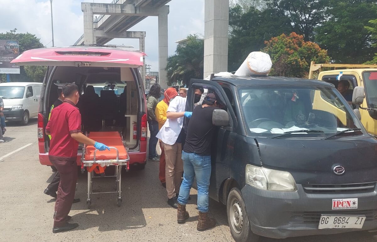 Heboh! Pengemudi Pick Up Ditemukan Meninggal Dunia di Dalam Mobil Saat Lampu Merah Simpang Polda Sumsel