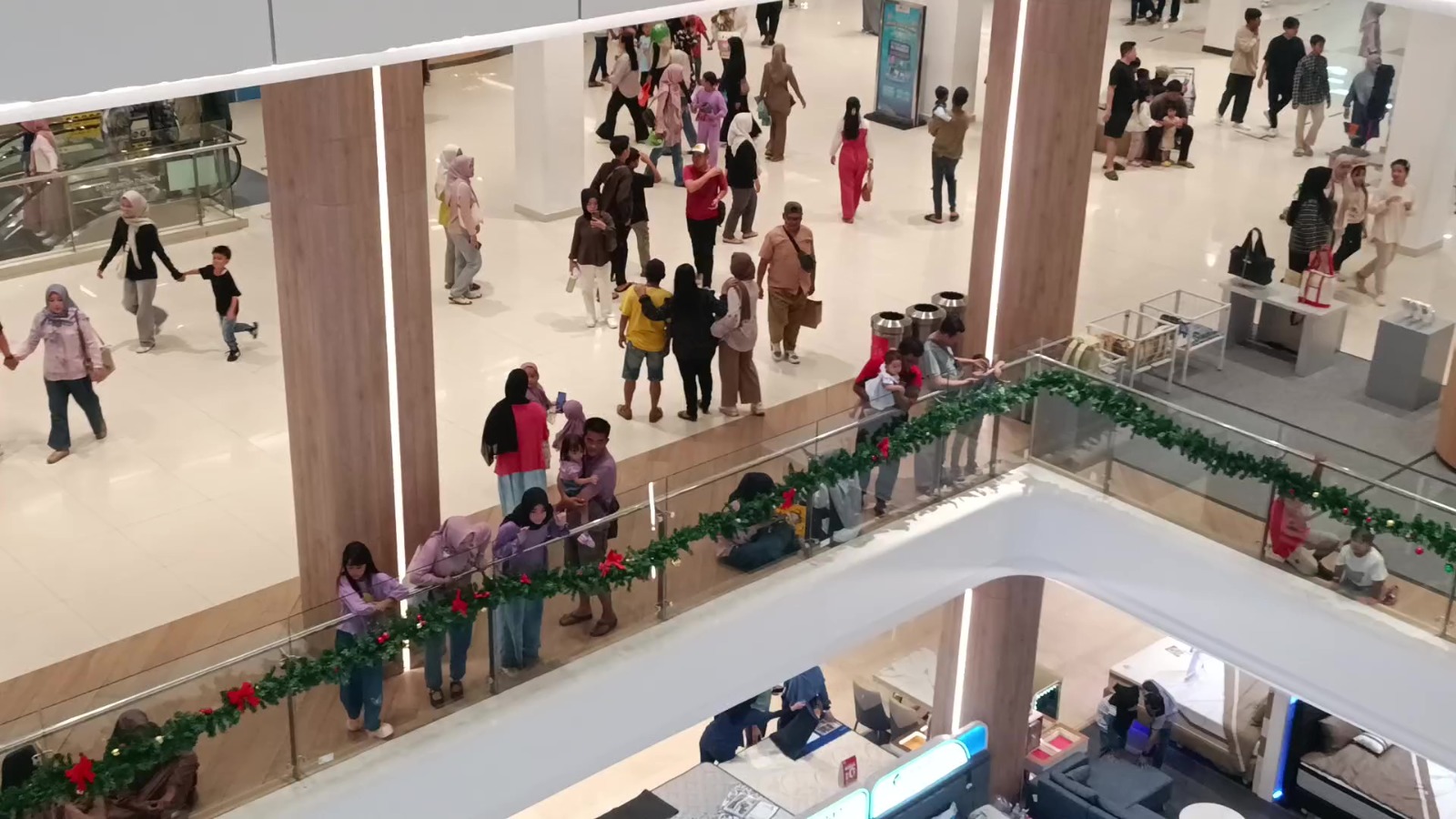 Wacana Work From Mall Tuai Beragam Respons Warga