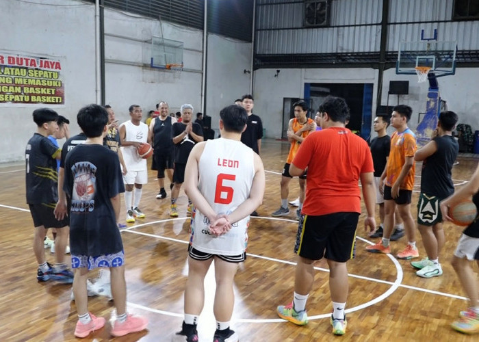 Komunitas Monday Night Gelar Fun Game Basket di GOR Duta Jaya