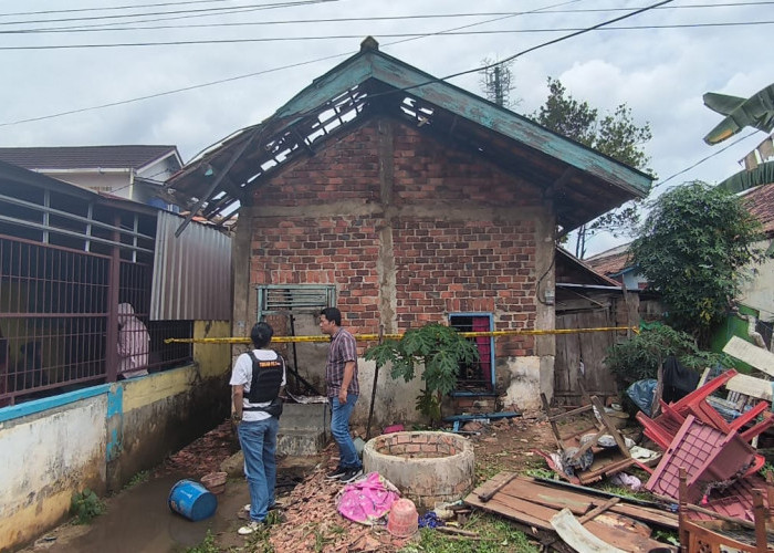 Rumah di Demang Lebar Daun Hangus Dilalap Api, Diduga Akibat Korsleting Listrik