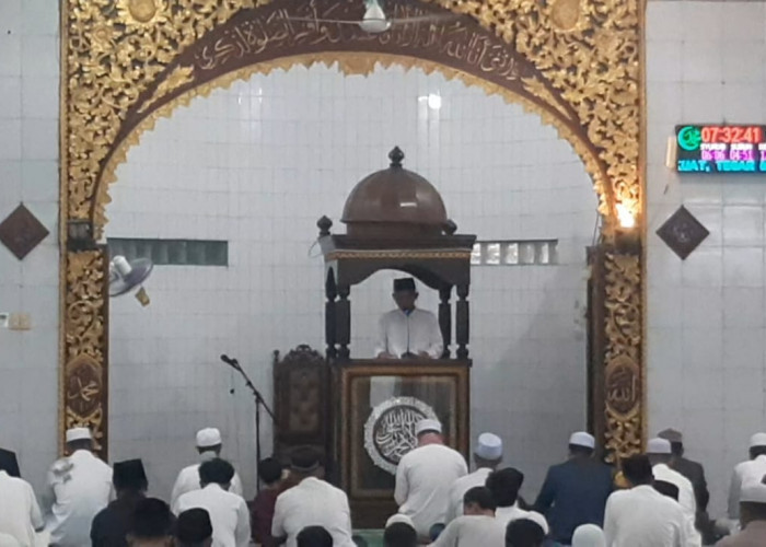 Puluhan jamaah Pondok Pesantren Raudhatul Ulum Salat IdulFitri