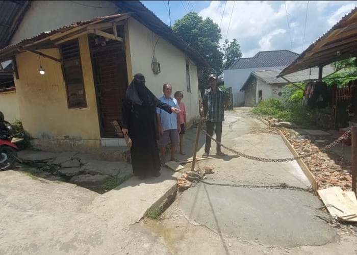 Akses Jalan Warga di Bukit Lama Kembali Ditutup Setelah Sempat Dibongkar Sat Pol PP