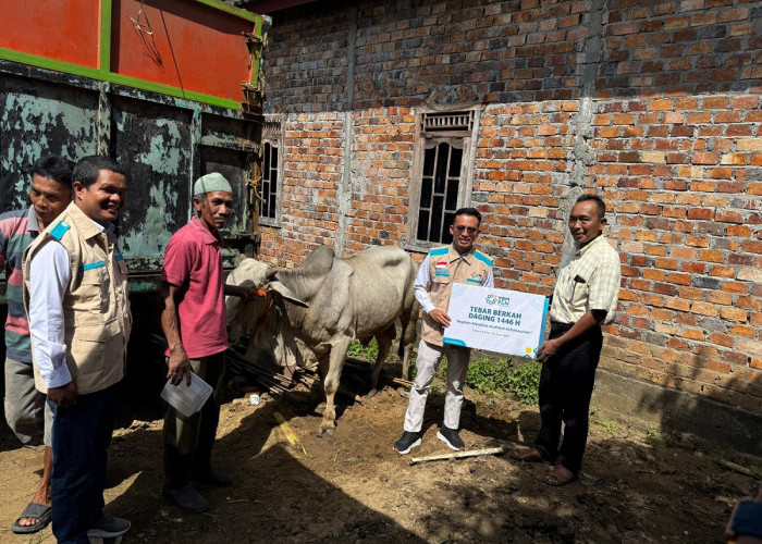 YBM PLN Tebar Berkah Daging di Lubuk Keliat, Ogan Ilir