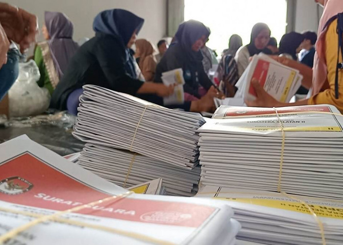 Hasil Sortir dan Pelipatan KPU Muara Enim Ditemukan 740 Surat Suara DPD Rusak