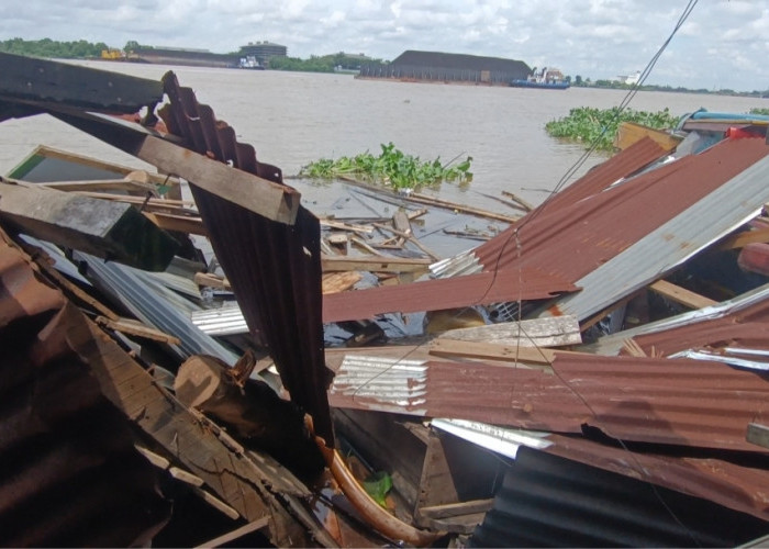 Polisi Ungkap Penyebab Tongkang Tabrak Rumah di Gandus