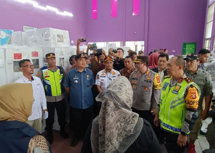 Kapolda Sumsel Cek Posko Kesehatan dan Tempat Penyimpanan Kotak Surat Suara di Kecamatan di Kota Palembang