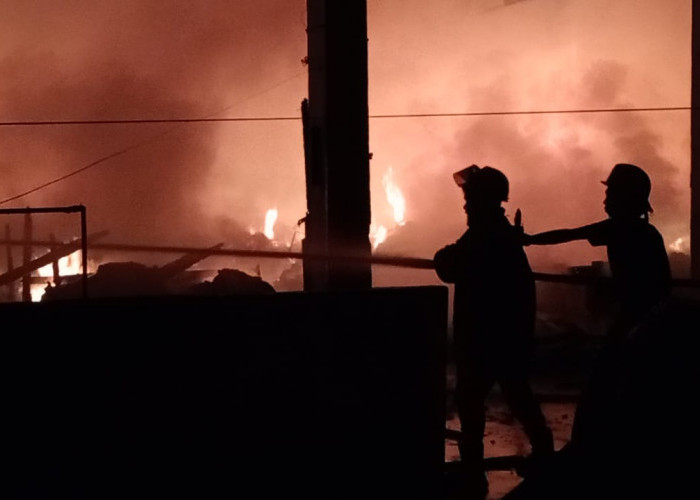 Gedung B Pasar Inpres Kebakaran, Kerugian Ditaksir Miliaran