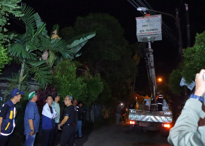  Ratu Dewa Keliling Perbaiki Lampu Jalan di 5 Kelurahan Kecamatan Kalidoni 