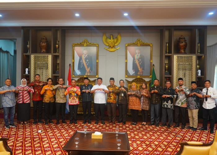 Kakanwil Kemenkum Sumsel bersama Gubernur Dukung Penuh Peserta Kades/Lurah Pada Ajang Paralegal Justice Award