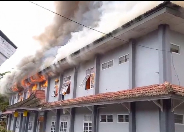 Breaking News! Kebakaran Melanda Asrama SMAN3 Unggulan Kayuagung, 41 Kamar Ludes Dilahab Sijago Merah
