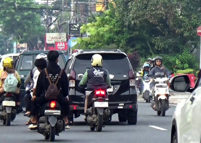 Urai Kemacetan, Petugas Dishub Palembang Ditempatkan di Titik Rawan Macet