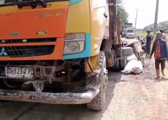 Pengendara Motor Tewas Terlindas Truk di Jalur Rusak Banyuasin