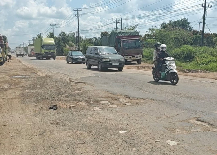 Jalan Tanjung Api-Api Palembang Rusak, Warga Minta Segera Diperbaiki