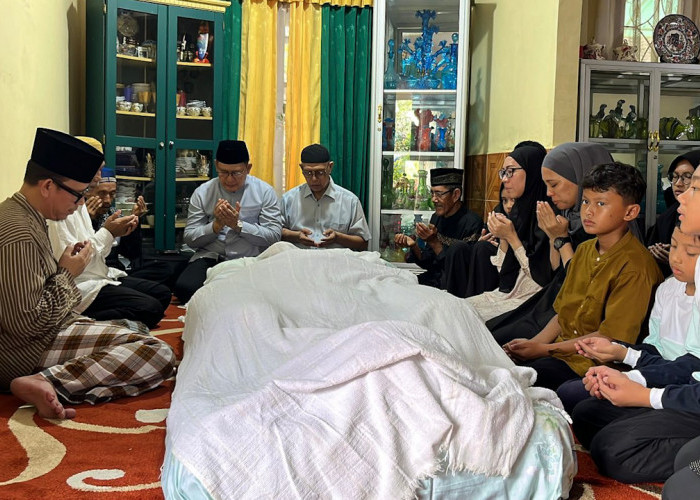 Ayahanda Bupati OKU Berpulang, Masyarakat OKU Bergantian Mengucapkan Belasungkawa ke Rumah Duka 