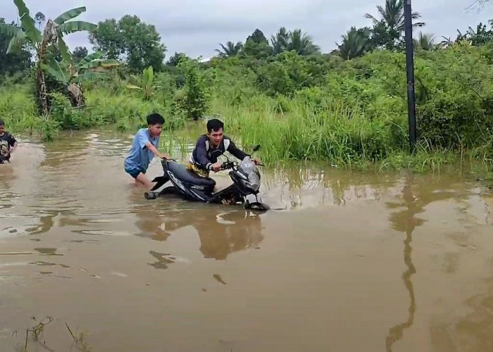 Banjir Palembang Akibat Drainase Tersumbat Sampah 