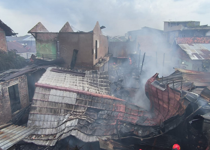 Diduga Akibat Bakar Sampah, Tiga Rumah di Palembang Terbakar