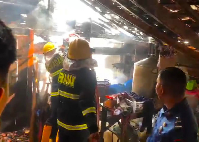 Gara-gara Lupa Padamkan Api Kompor Tungku Kayu, 1 Rumah di Desa Sungai Dua Hangus Terbakar