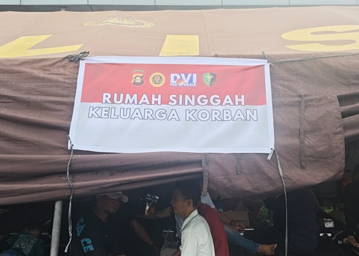 Tangis Ayah Pecah, Anak, Menantu dan Cucu Tewas dalam Kecelakaan Bus ALS