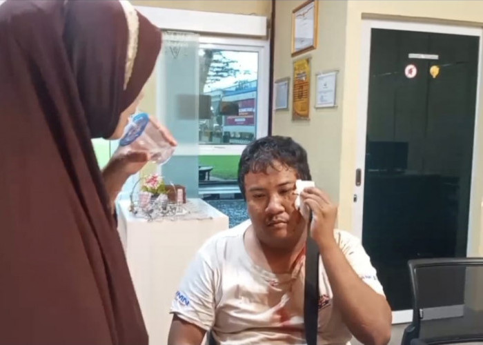 Pria di Palembang Ditusuk OTK Berjaket Ojol Saat Cekcok di Jalan Macet